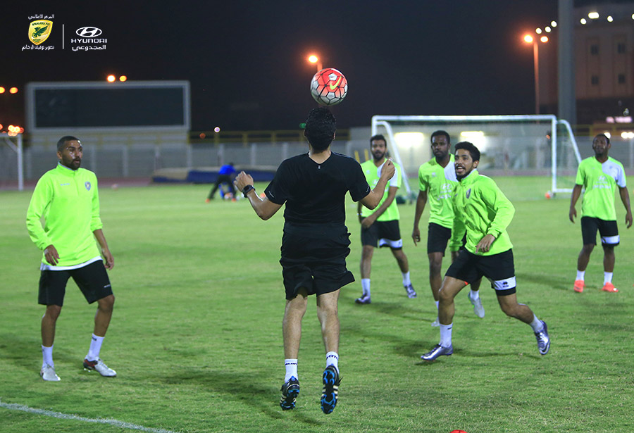 الخليج يجري تدريبه الرئيسي لمواجهة الوحدة وبوبا يصل سيهات