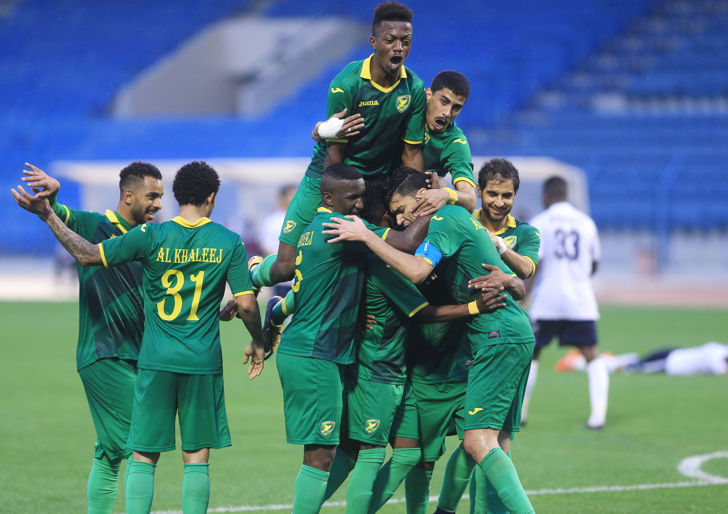 الخليج تحت زخات المطر يتغلب على جدة بنتيجة عريضة ويتقدم في سلم ترتيب دوري الأمير محمد بن سلمان