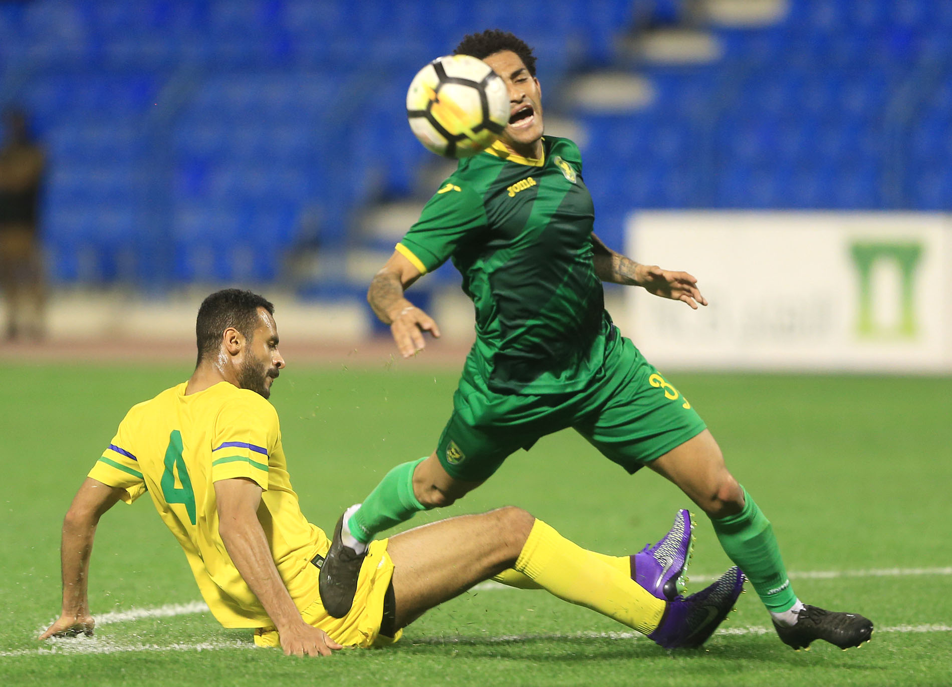 الخليج يتعادل سلبياً مع العروبة ويصعد للسادس في ترتيب دوري الأمير محمد بن سلمان