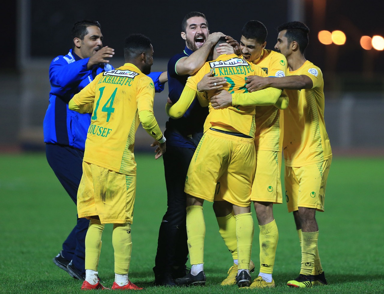 الخليج يمزق شباك المتصدر أبها وسط حضور عائلي كبير ضمن منافسات الجولة التاسعة عشر لدوري الأمير محمد بن سلمان للدرجة الأولى