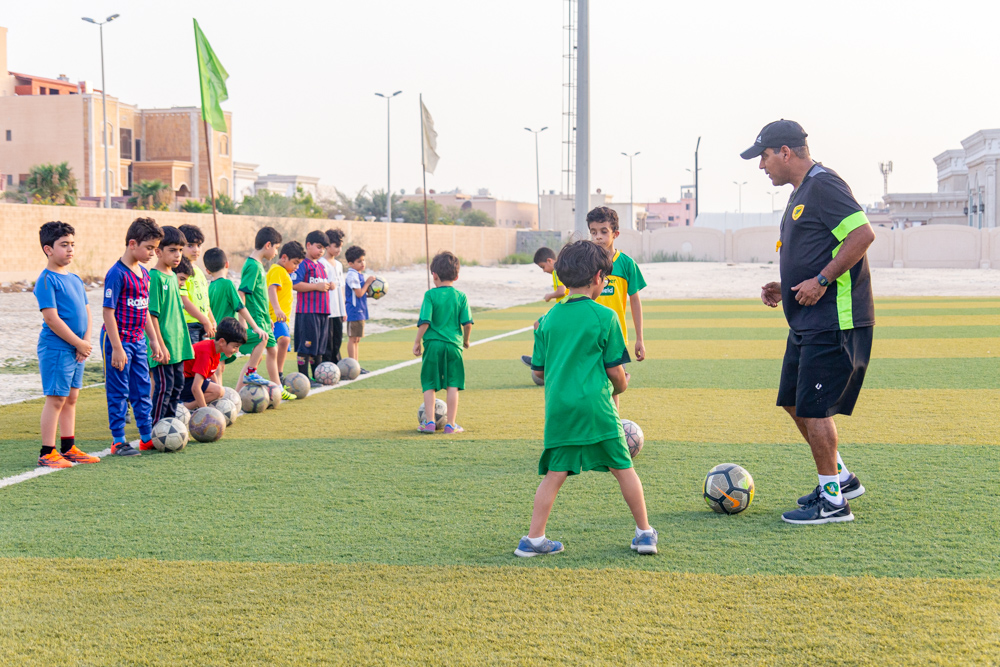 تغطية مصورة .. دورة أساسيات كرة القدم بنادي الخليج