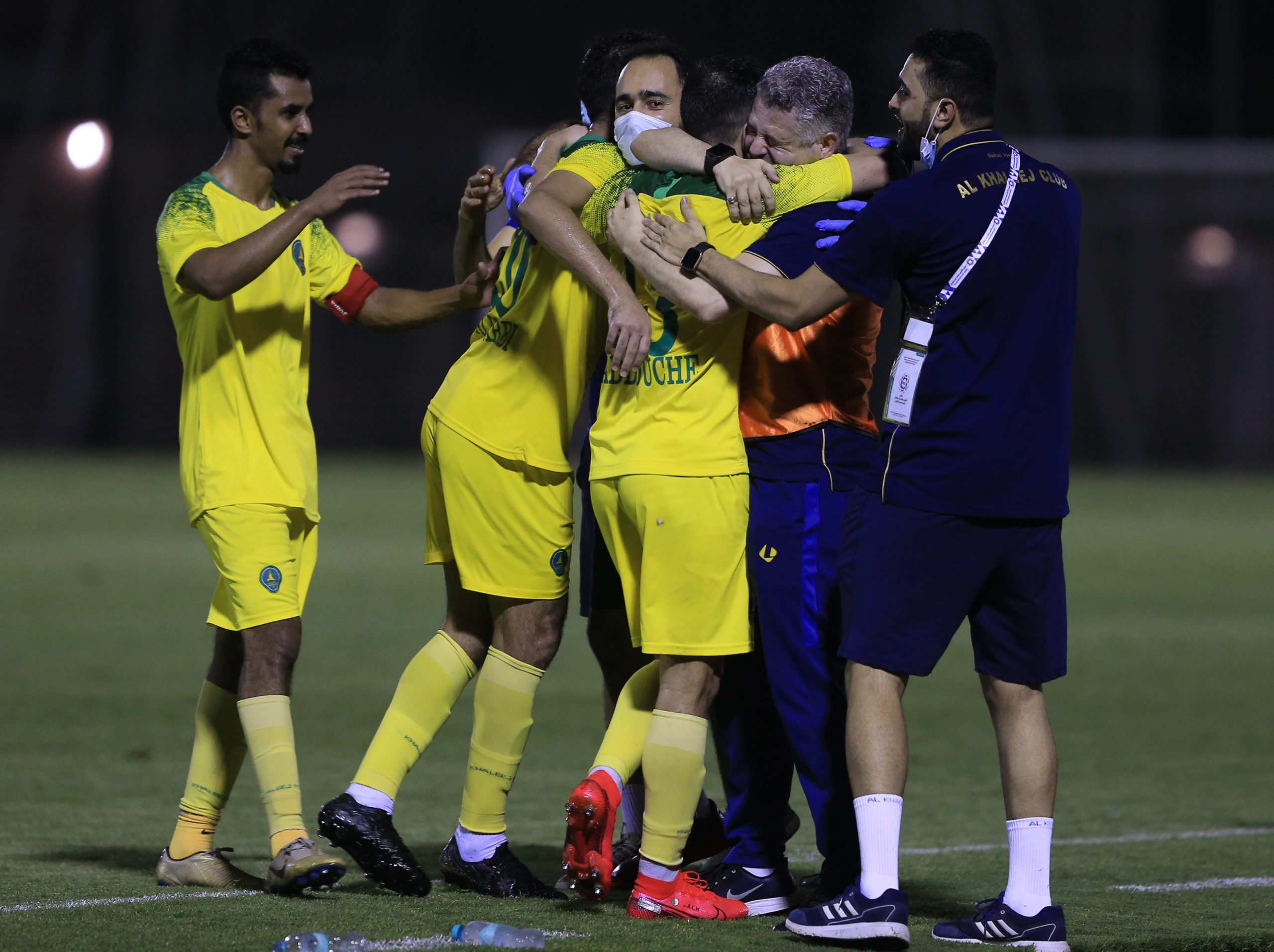 الخليج برباعية في الكوكب يثبت أقدامه في دوري الأمير محمد بن سلمان